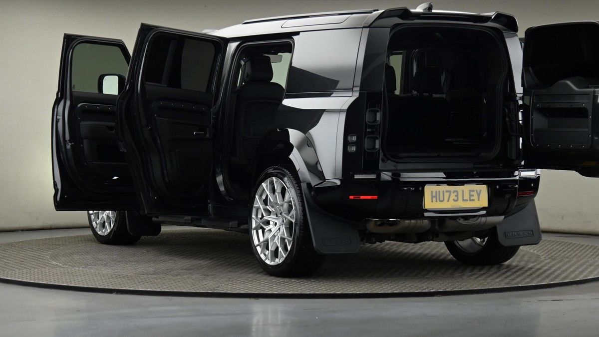 Land Rover Defender 110 Image 30
