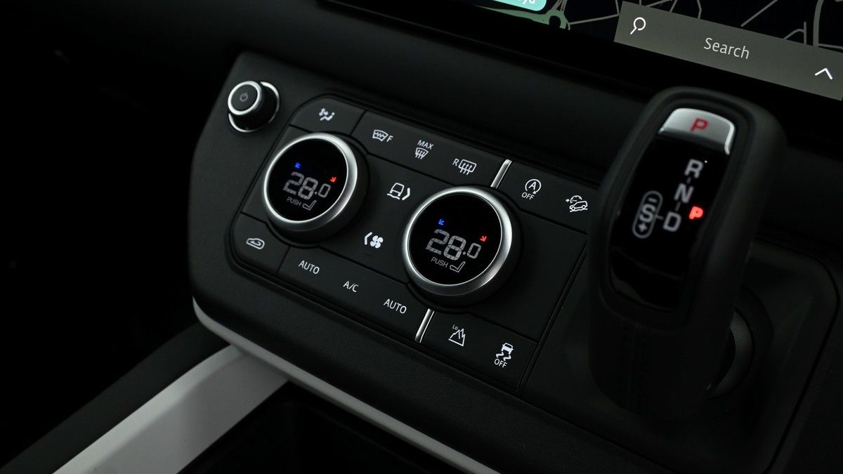 Land Rover Defender 90 Image 13