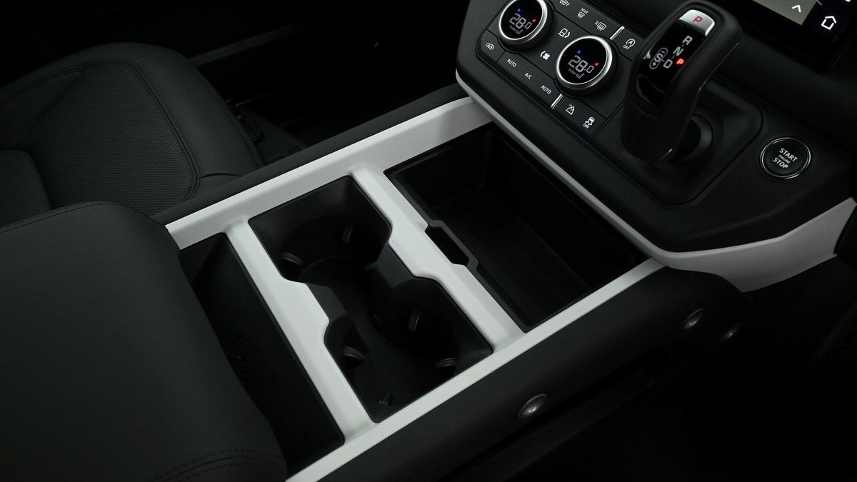 Land Rover Defender 90 Image 14
