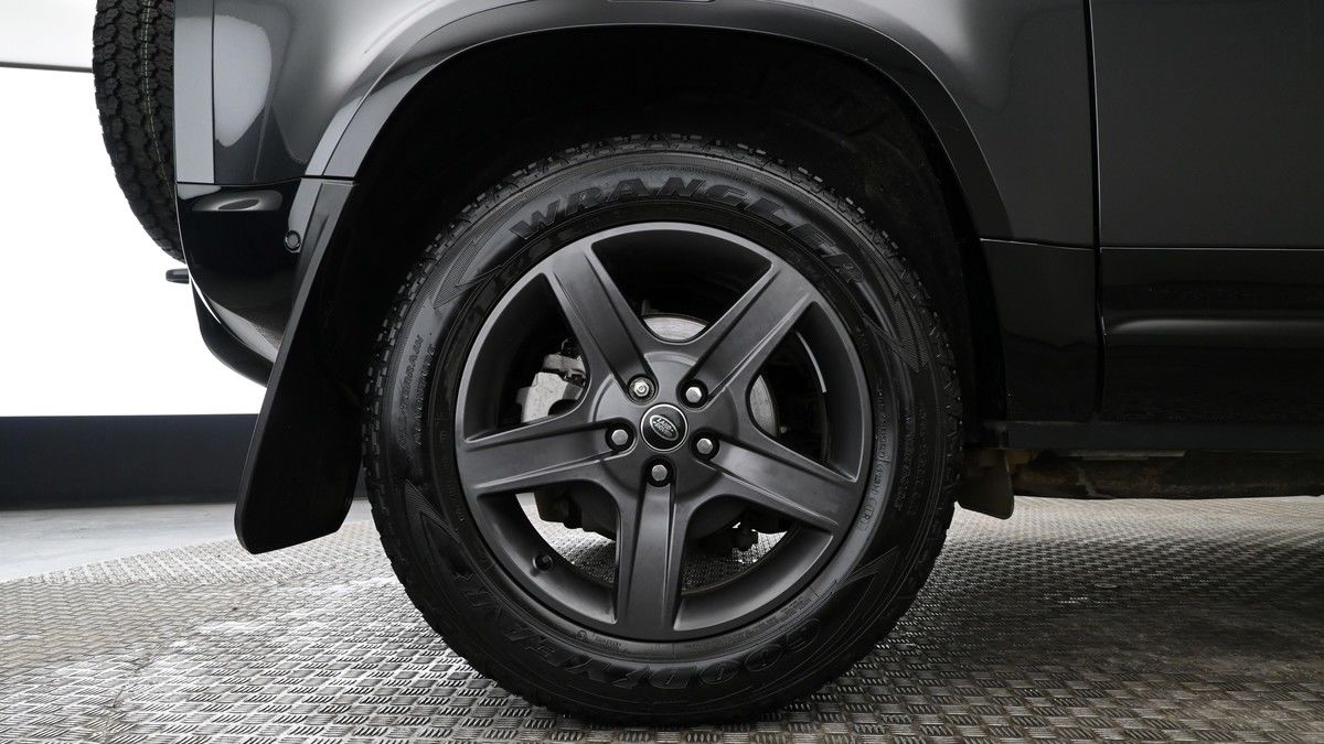 Land Rover Defender 90 Image 11