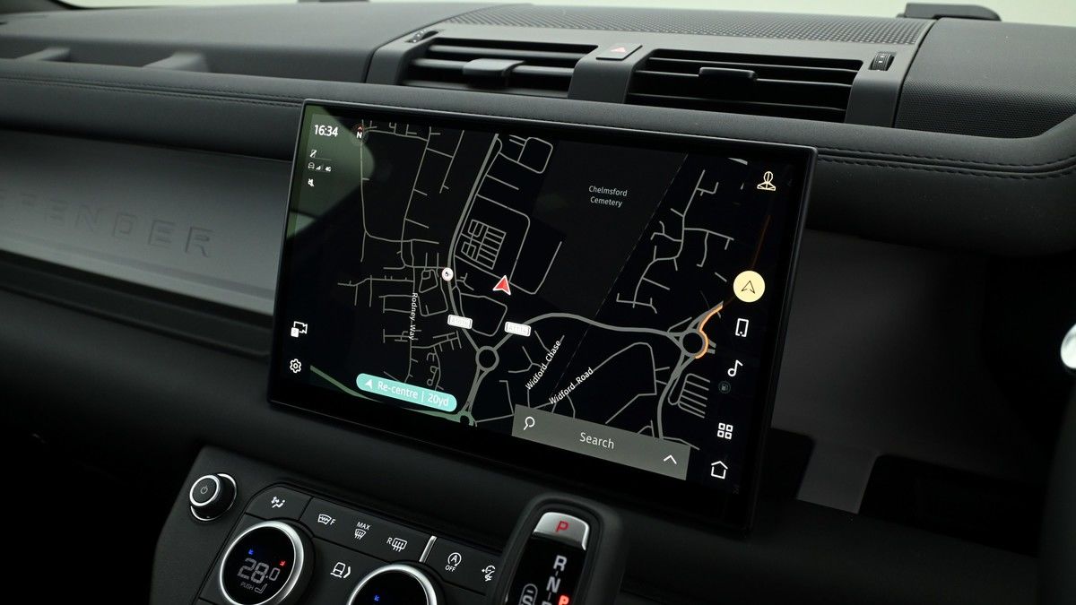 Land Rover Defender 90 Image 12