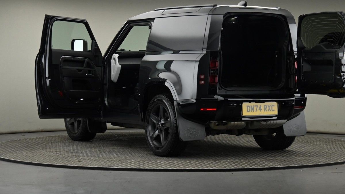 Land Rover Defender 90 Image 9
