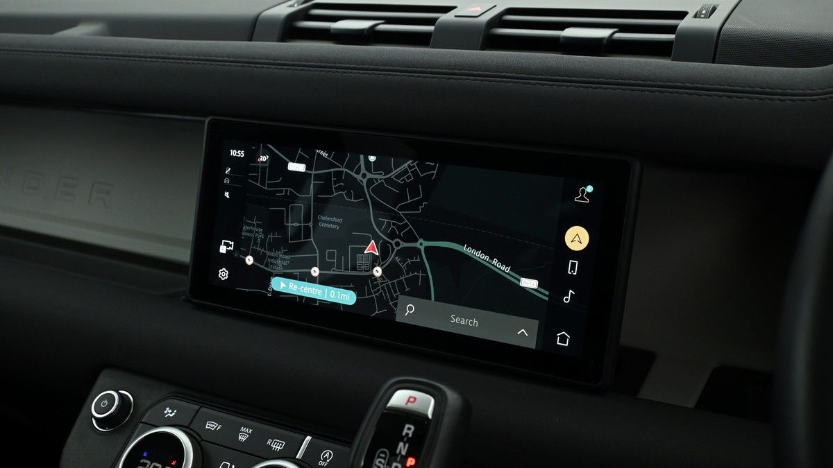 Land Rover Defender 110 Image 3