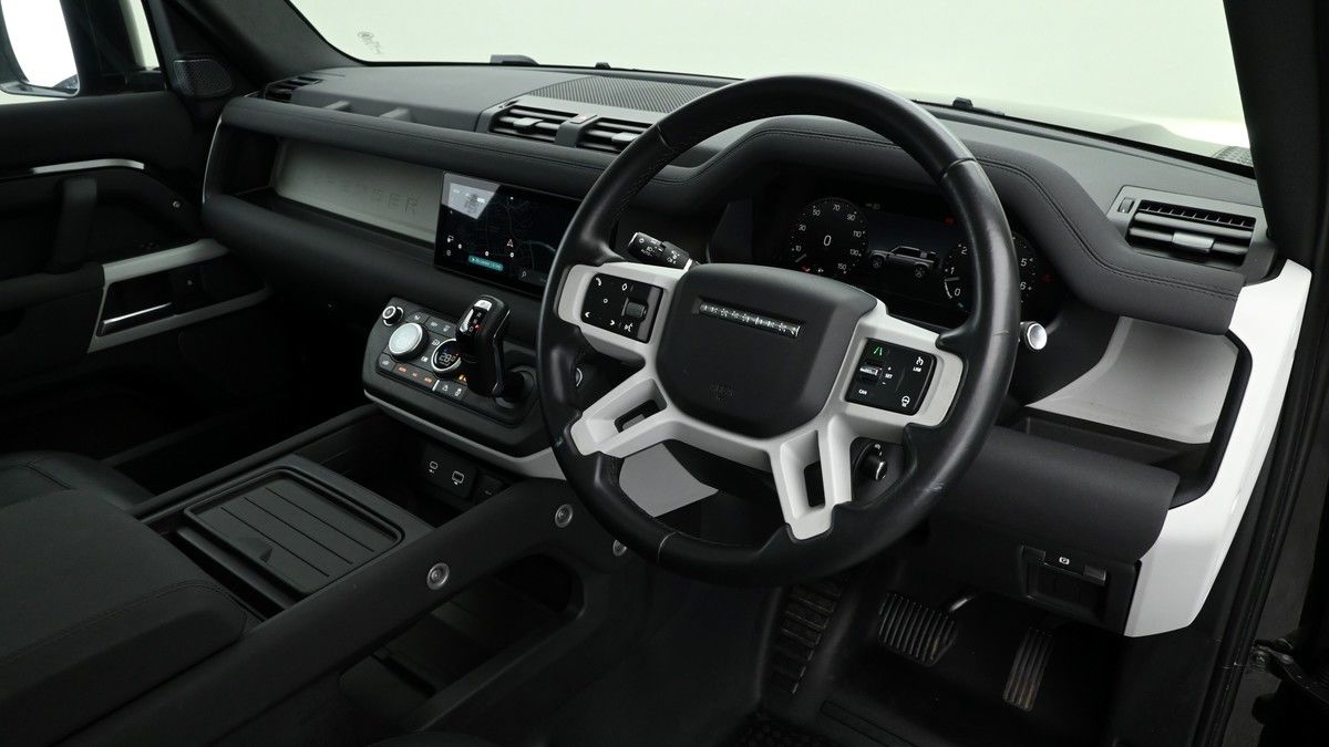 Land Rover Defender 110 Image 6