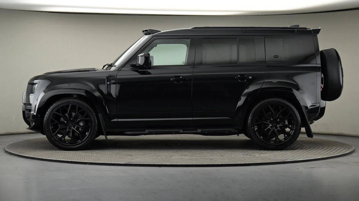 Land Rover Defender 110 Image 14