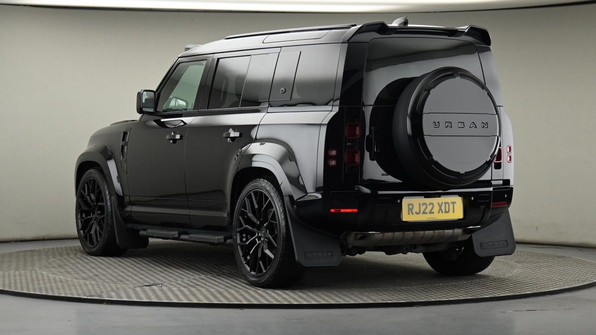 Land Rover Defender 110 Image 16