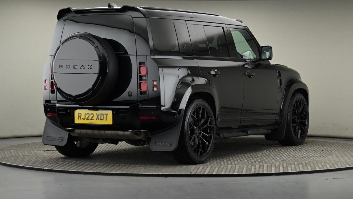 Land Rover Defender 110 Image 18