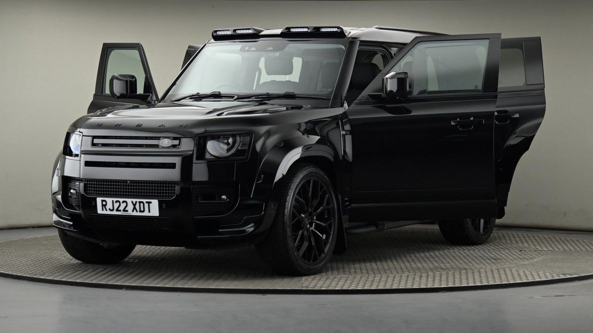 Land Rover Defender 110 Image 21