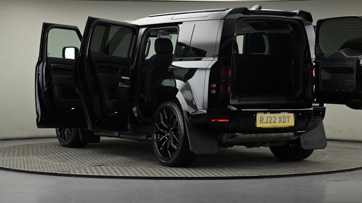 Land Rover Defender 110 Image 20