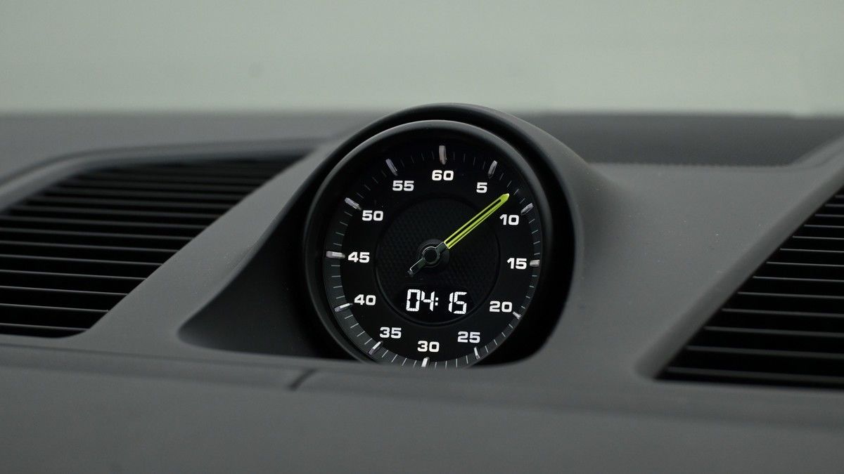 Porsche Cayenne Image 17