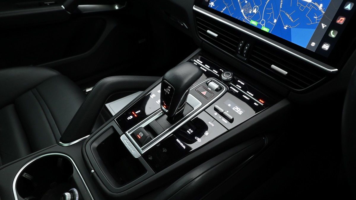 Porsche Cayenne Image 15