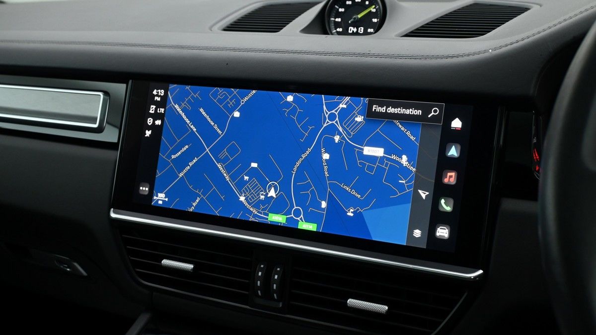 Porsche Cayenne Image 14