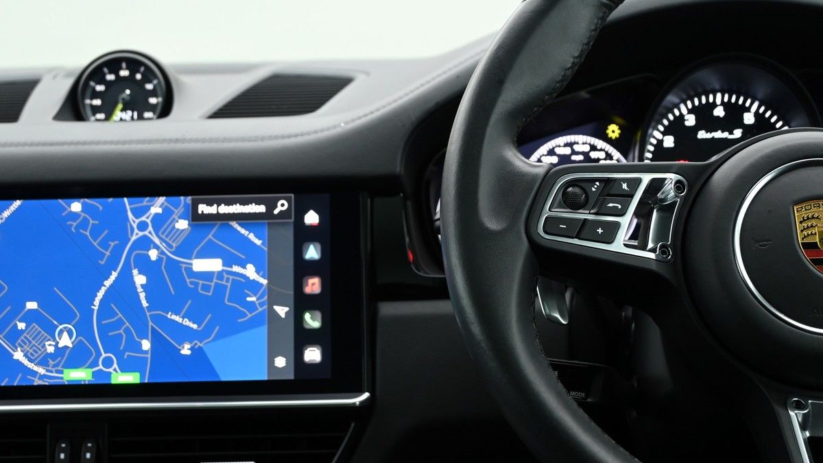 Porsche Cayenne Image 28