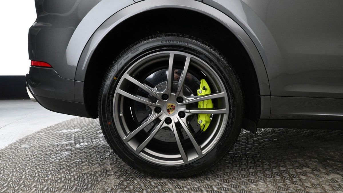 Porsche Cayenne Image 13