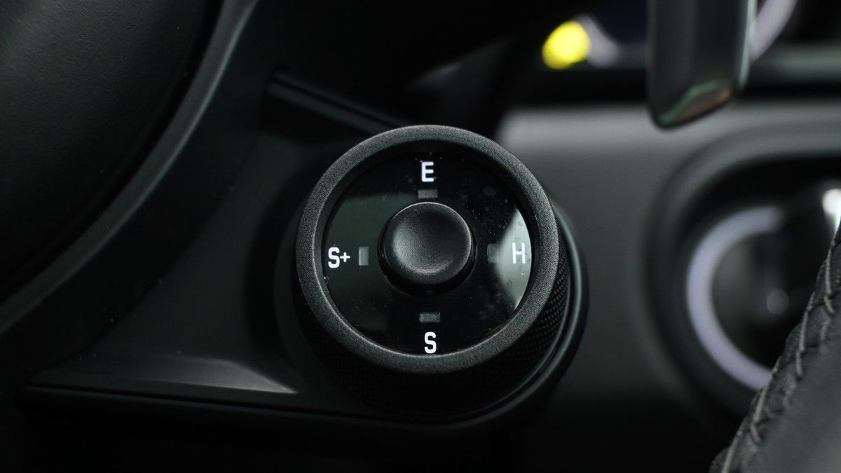 Porsche Cayenne Image 26