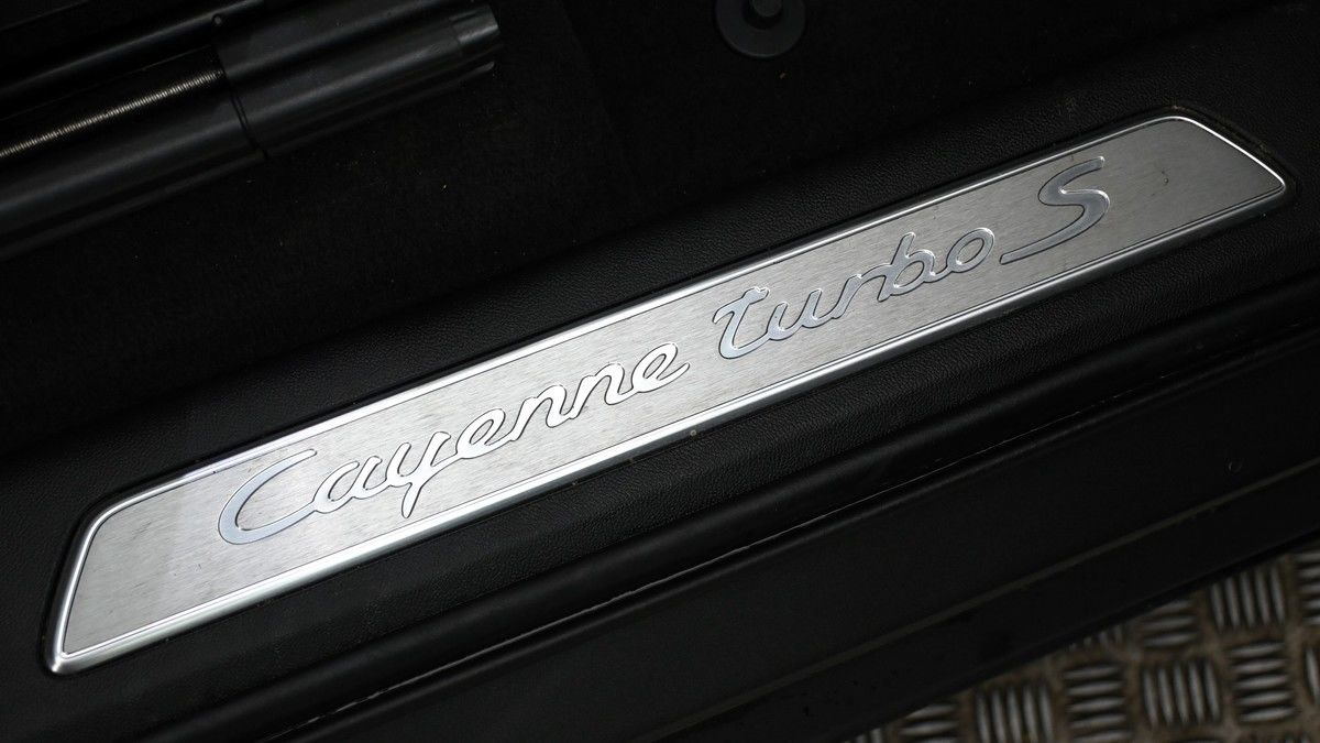 Porsche Cayenne Image 20