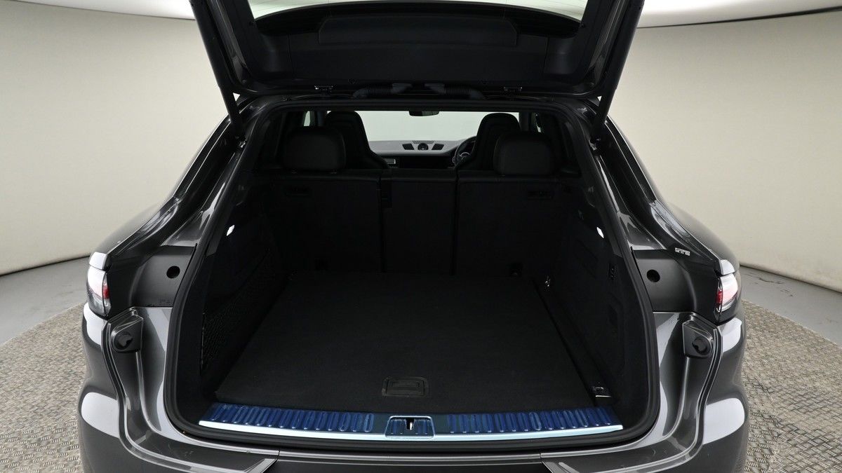 Porsche Cayenne Image 12