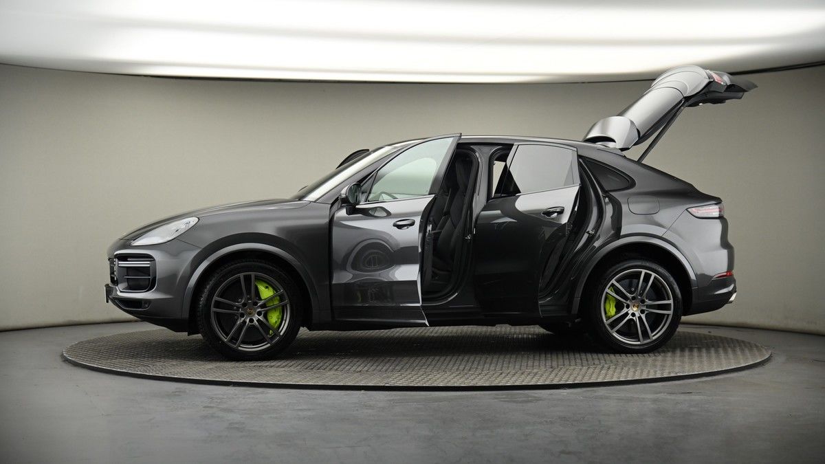 More views of Porsche Cayenne