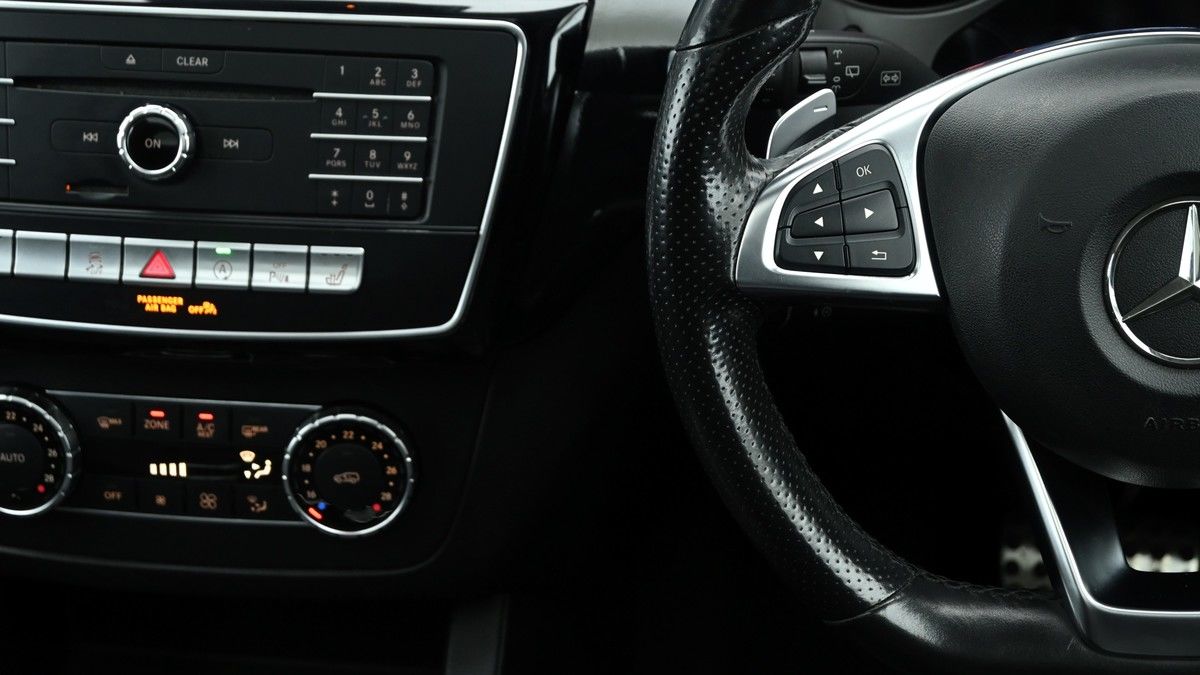 Mercedes-Benz GLE Image 28
