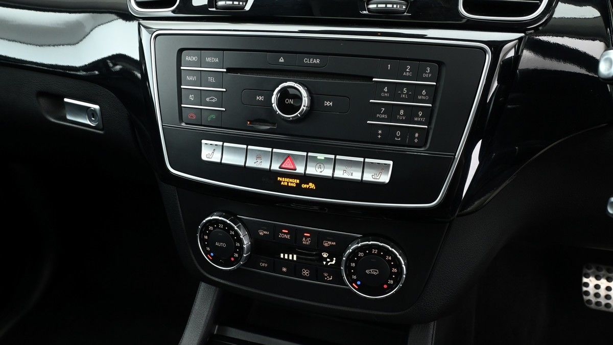 Mercedes-Benz GLE Image 25