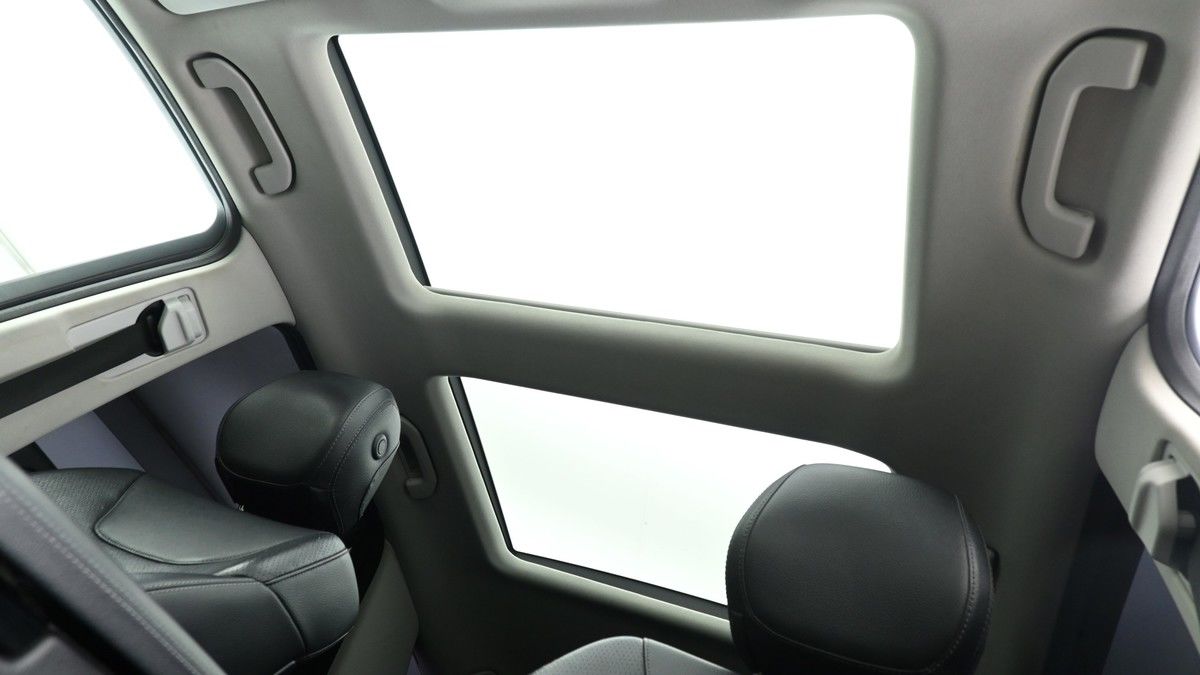 Mercedes-Benz GLE Image 2