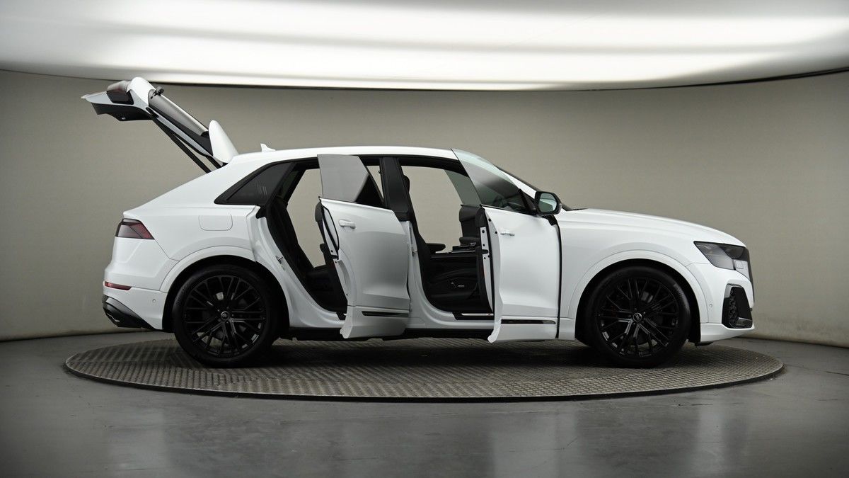 More views of Audi SQ8