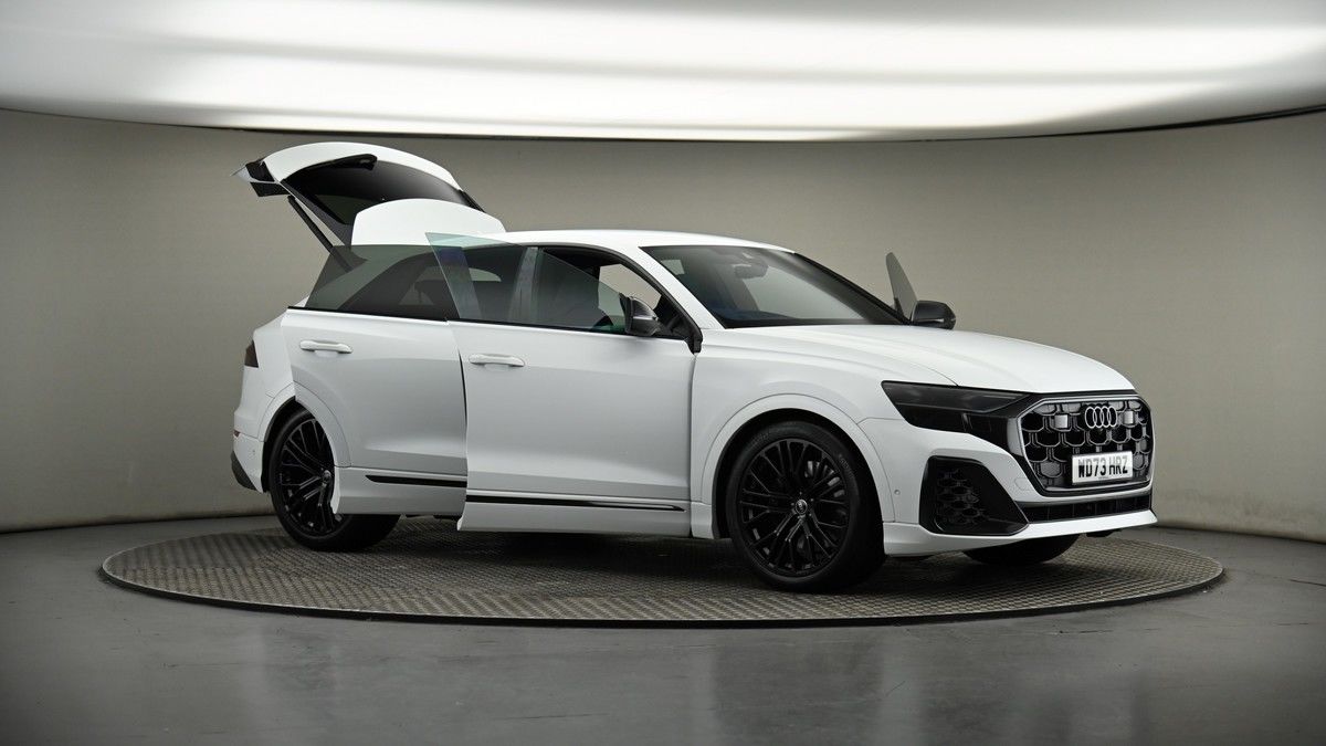 More views of Audi SQ8