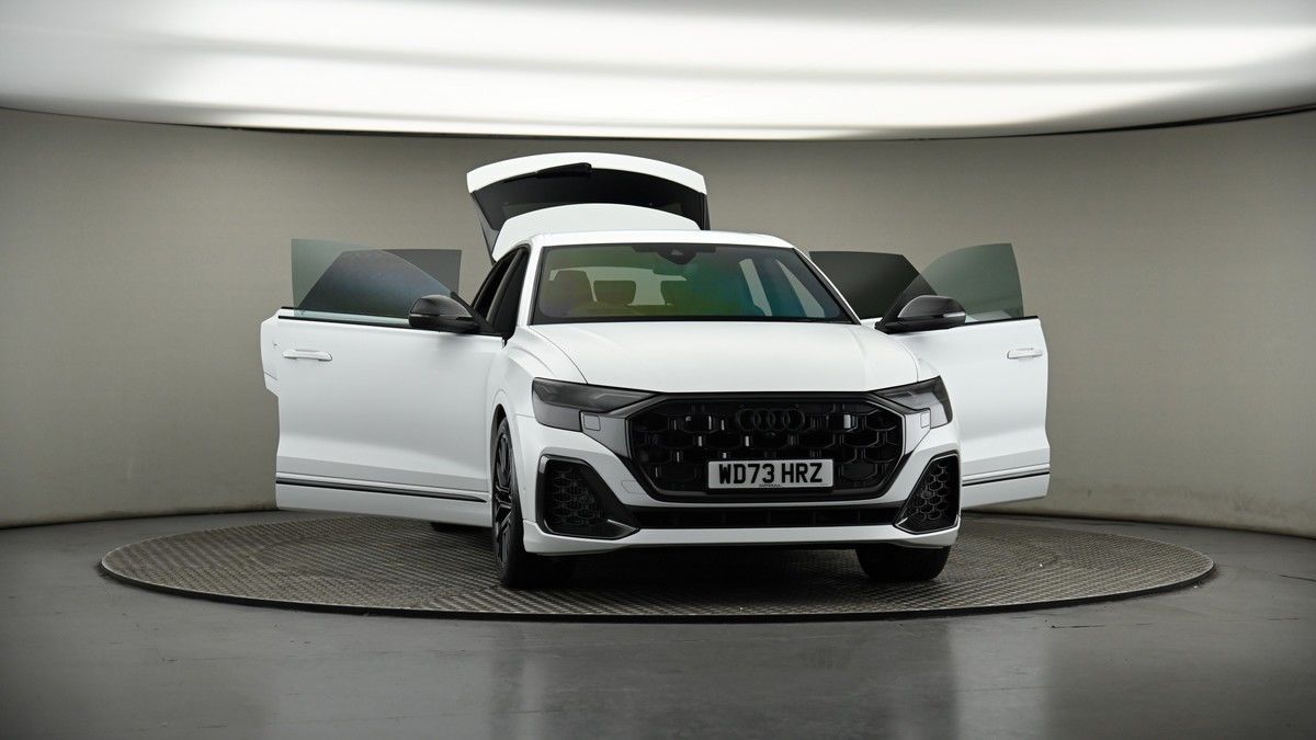 More views of Audi SQ8