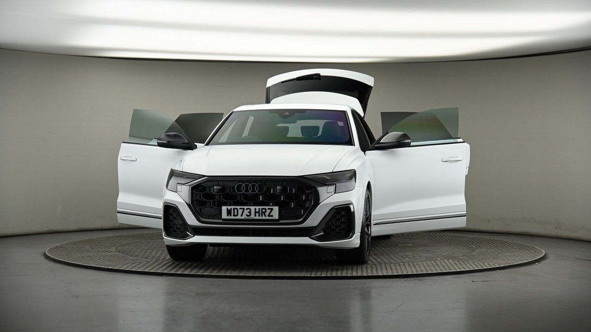 More views of Audi SQ8
