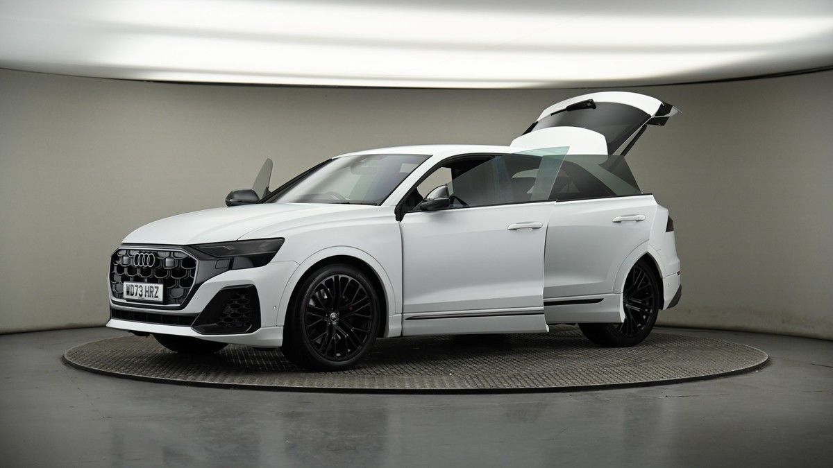 More views of Audi SQ8
