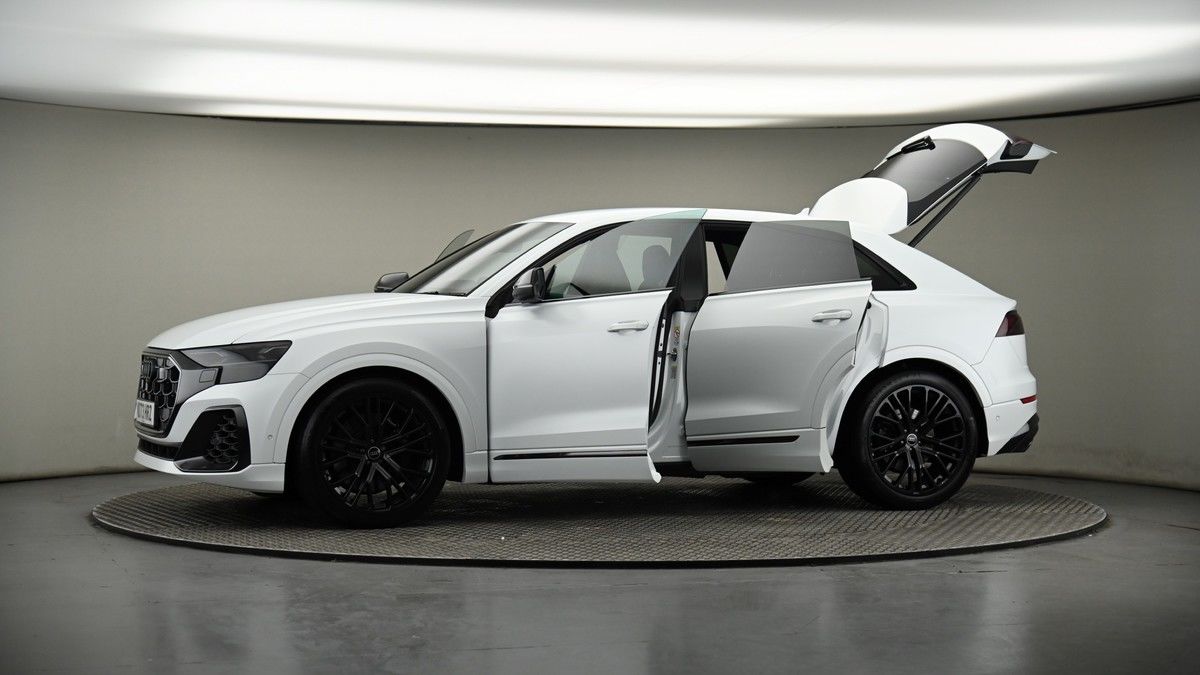 More views of Audi SQ8