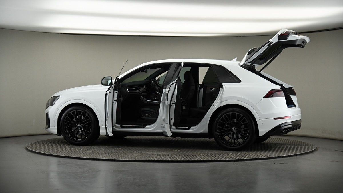 More views of Audi SQ8