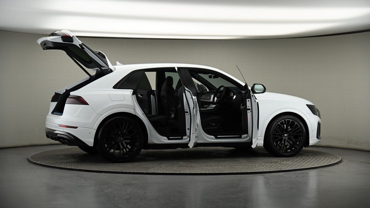 More views of Audi SQ8