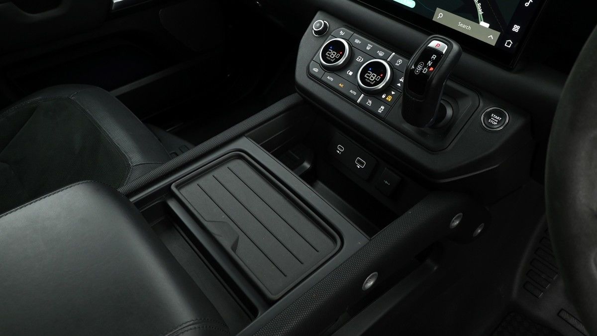 Land Rover Defender 90 Image 16