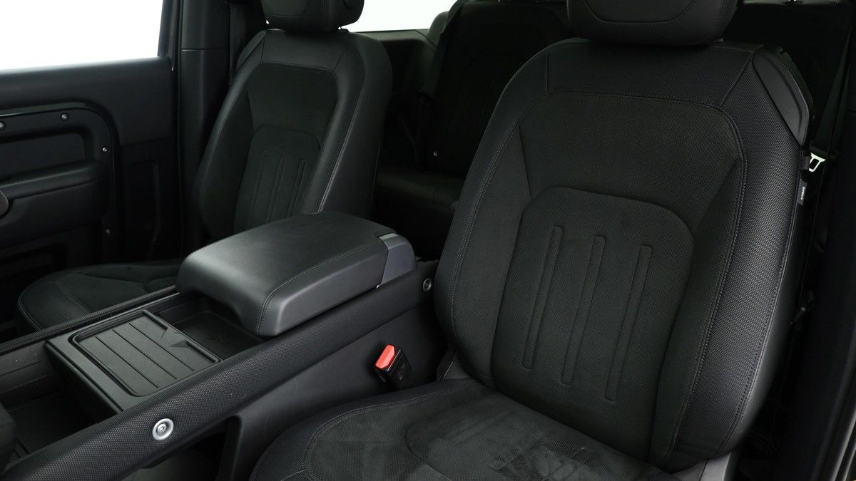 Land Rover Defender 90 Image 4