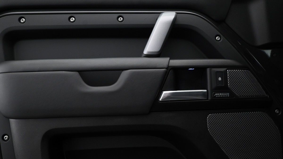 Land Rover Defender 90 Image 23