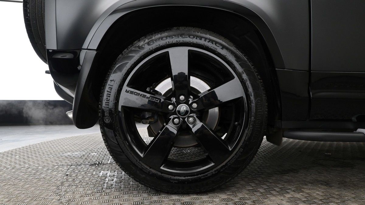Land Rover Defender 90 Image 13