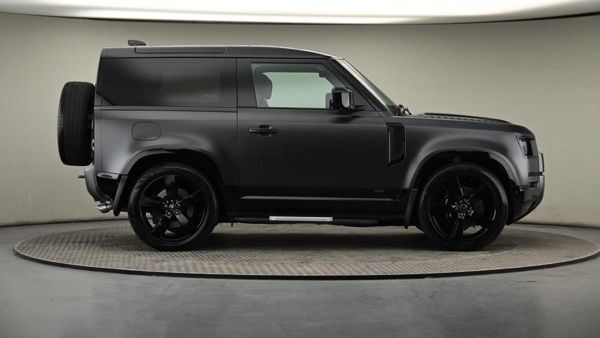 Land Rover Defender 90 Image 6