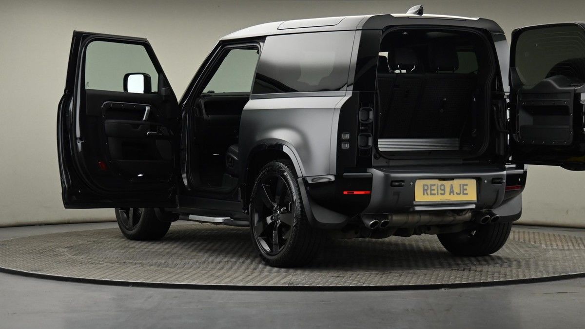 Land Rover Defender 90 Image 11