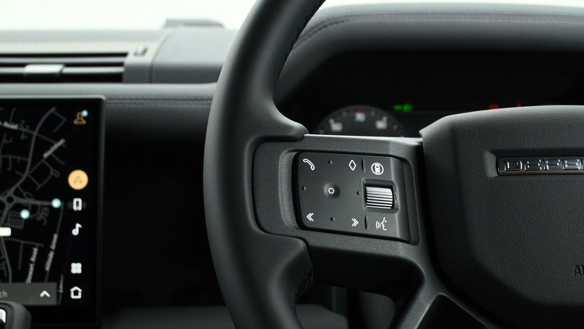 Land Rover Defender 110 Image 24