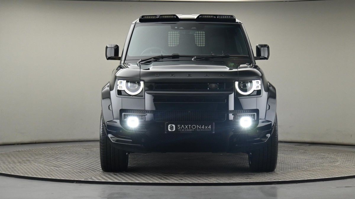 Land Rover Defender 110 Image 5