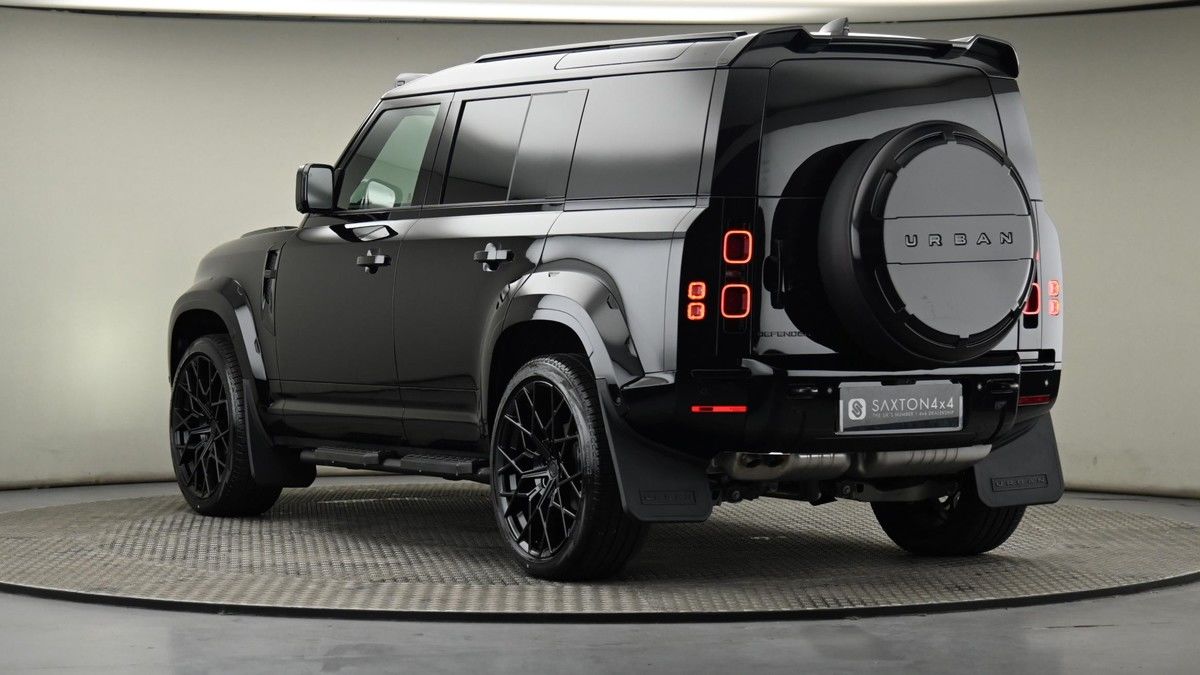 Land Rover Defender 110 Image 28