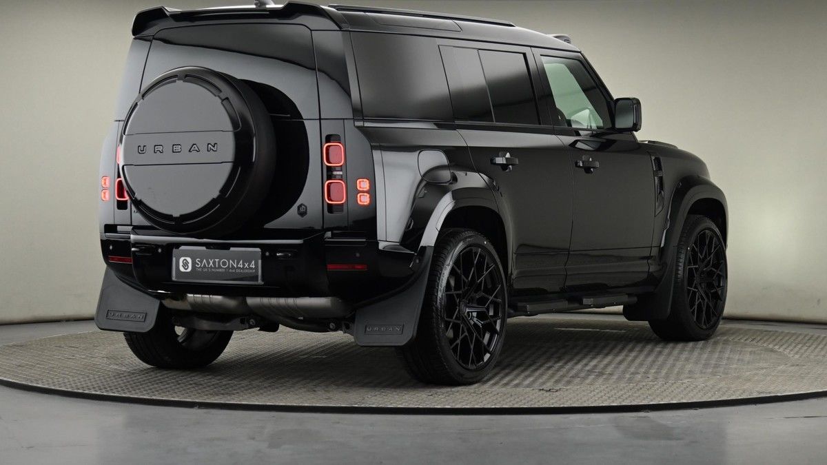 Land Rover Defender 110 Image 29