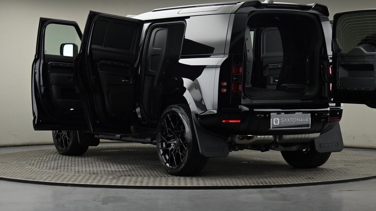 Land Rover Defender 110 Image 9