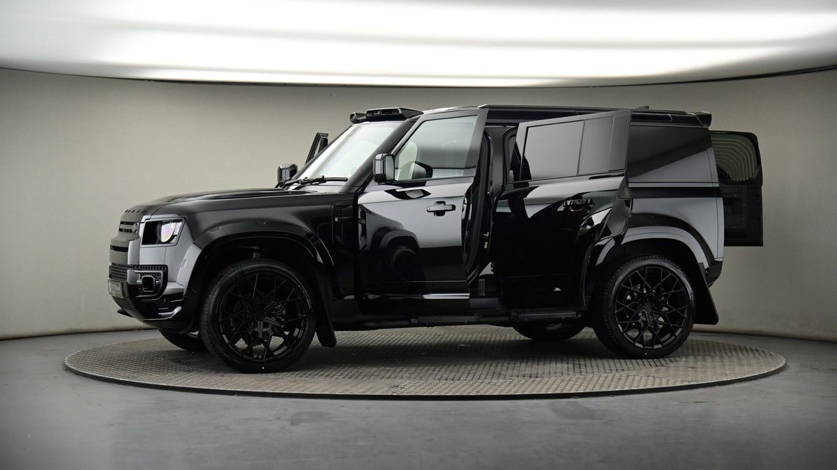 More views of Land Rover Defender 110