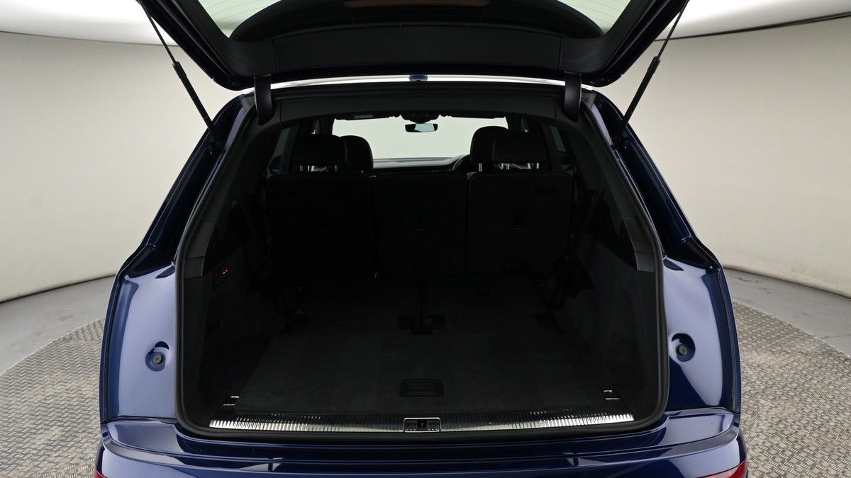 Audi Q7 Image 12