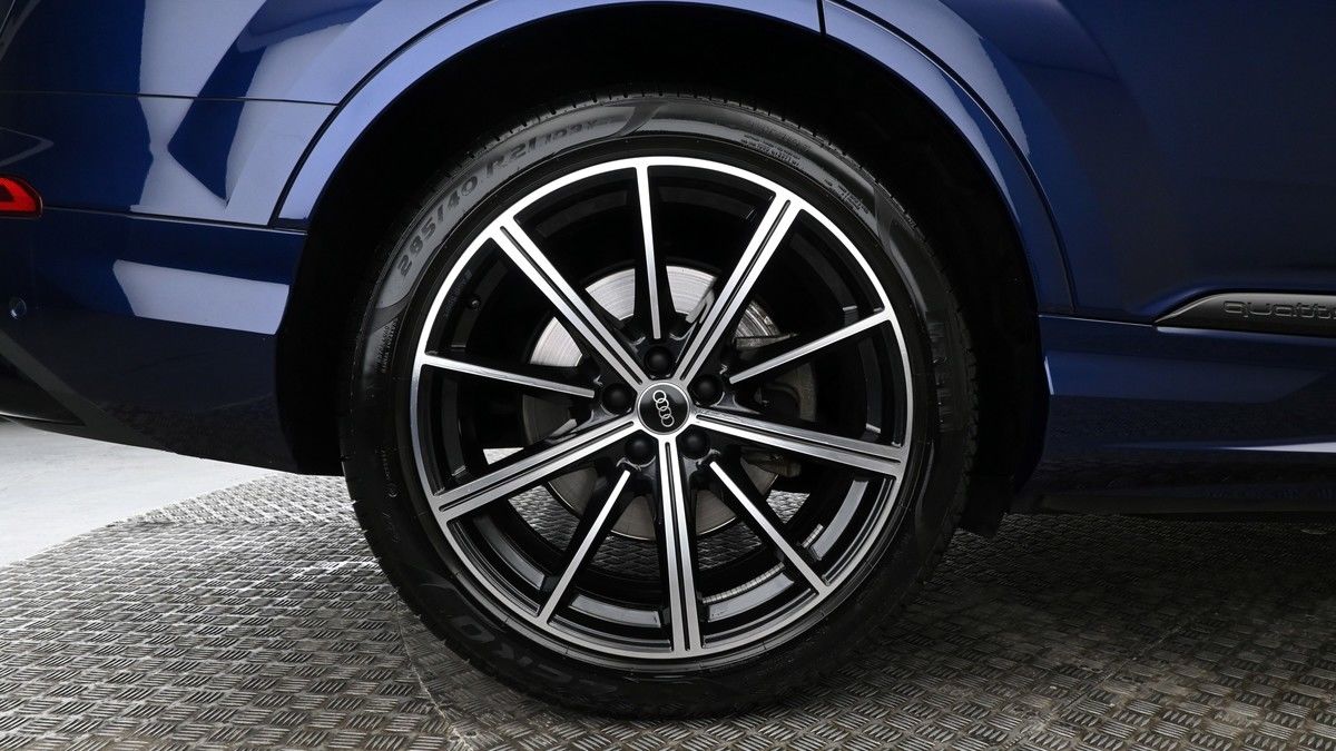 Audi Q7 Image 13