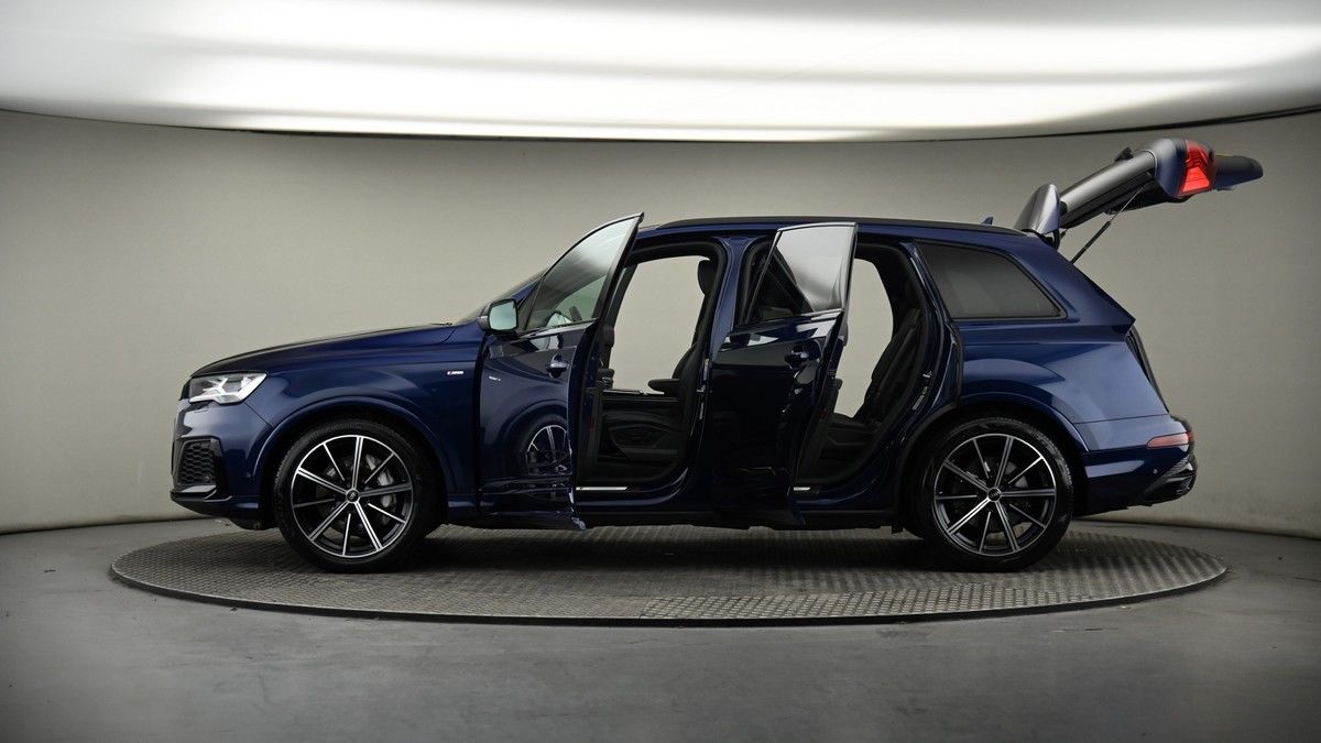 More views of Audi Q7