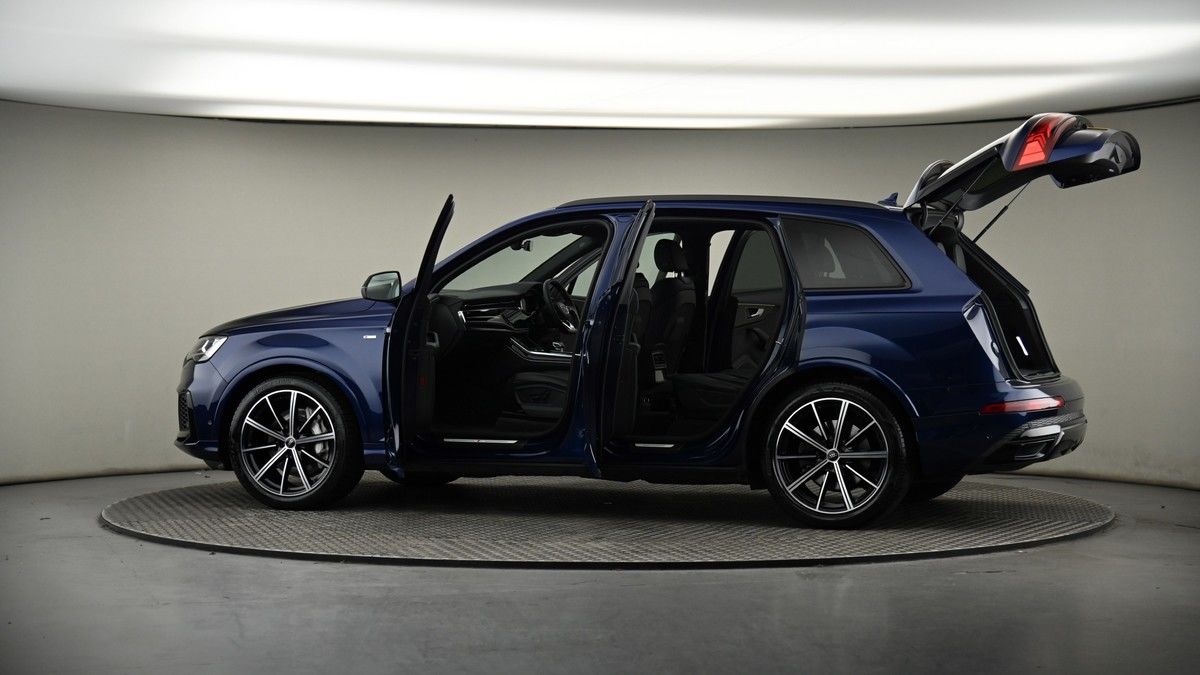 More views of Audi Q7