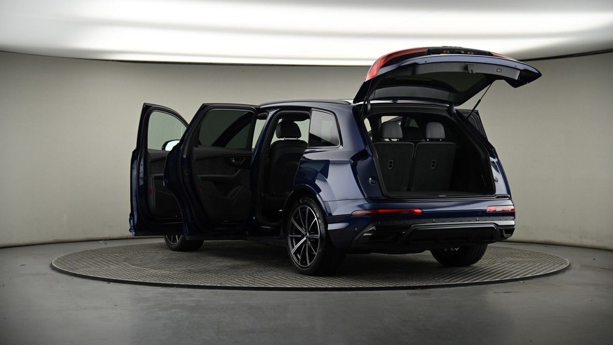 More views of Audi Q7